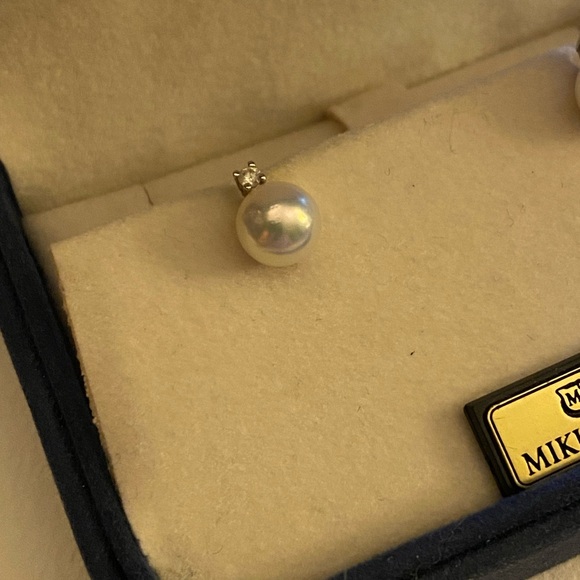 Beautiful Mikimoto Pearls with Diamonds 6 x 6.5mm - Picture 7 of 7
